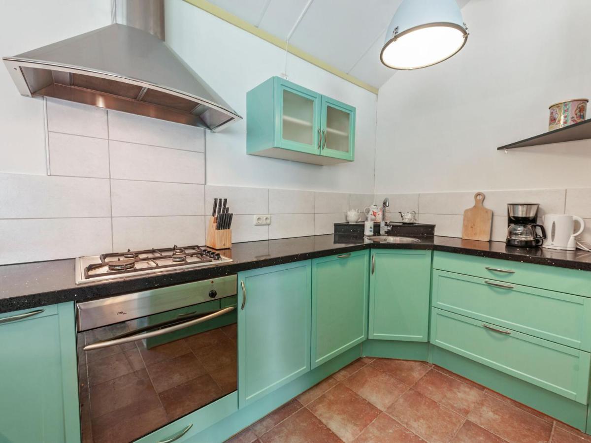 Enticing Holiday Home In Eastermar Near Burgumer Mar Lake Hoogzand Exteriör bild