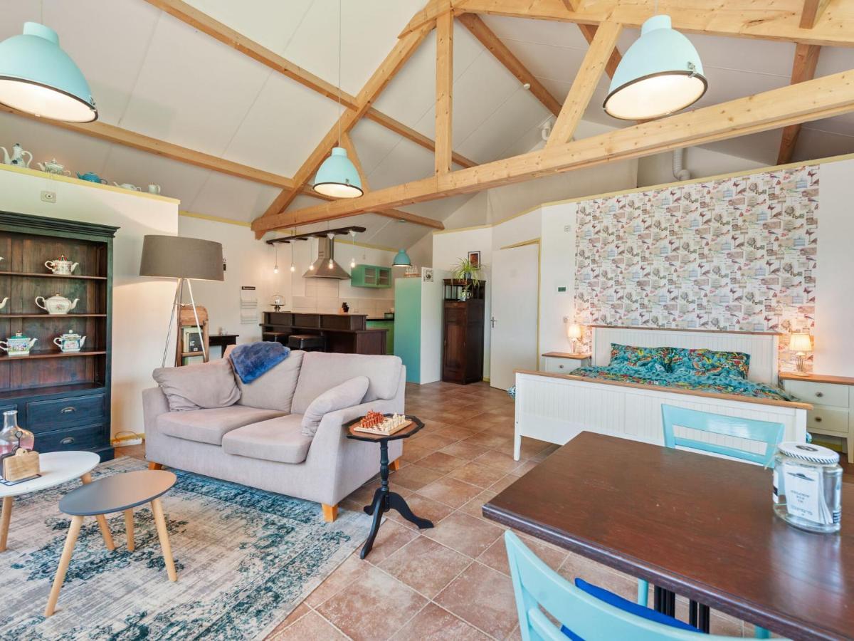 Enticing Holiday Home In Eastermar Near Burgumer Mar Lake Hoogzand Exteriör bild