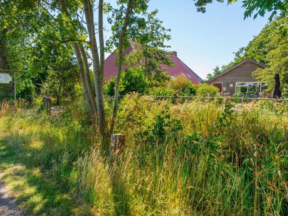 Enticing Holiday Home In Eastermar Near Burgumer Mar Lake Hoogzand Exteriör bild
