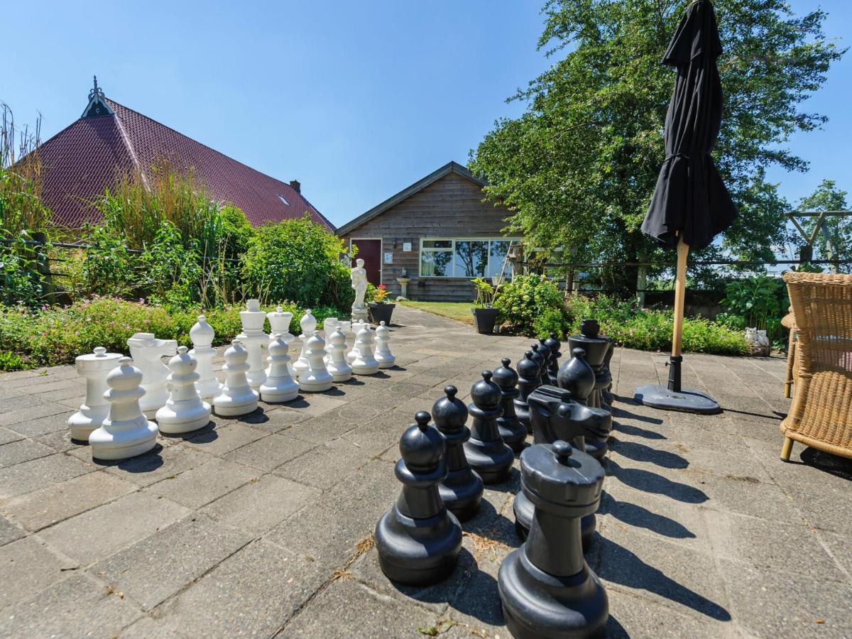 Enticing Holiday Home In Eastermar Near Burgumer Mar Lake Hoogzand Exteriör bild