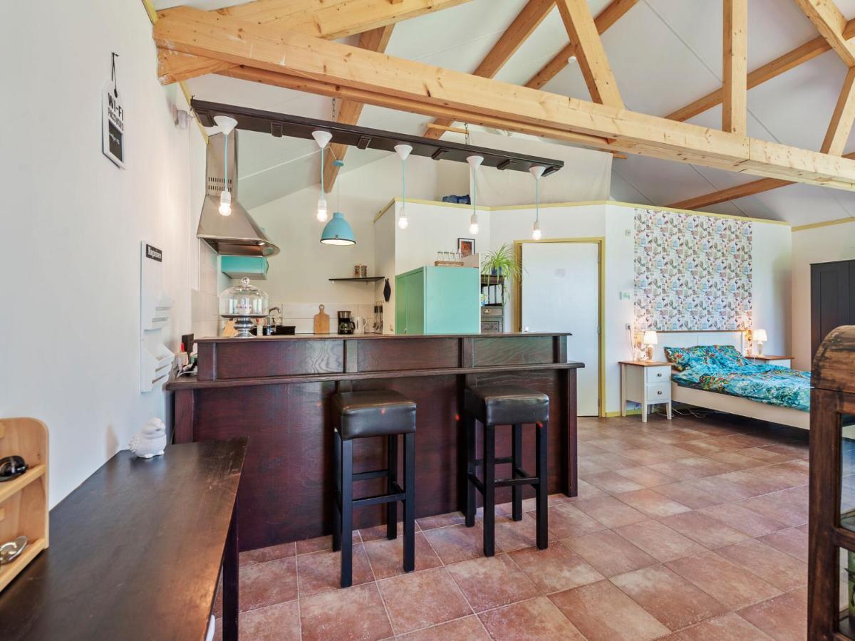 Enticing Holiday Home In Eastermar Near Burgumer Mar Lake Hoogzand Exteriör bild
