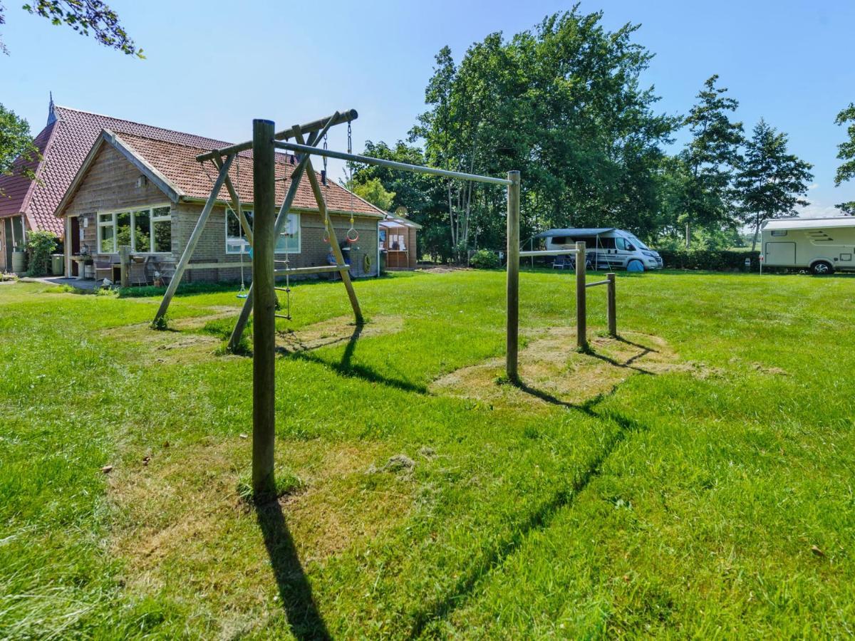 Enticing Holiday Home In Eastermar Near Burgumer Mar Lake Hoogzand Exteriör bild