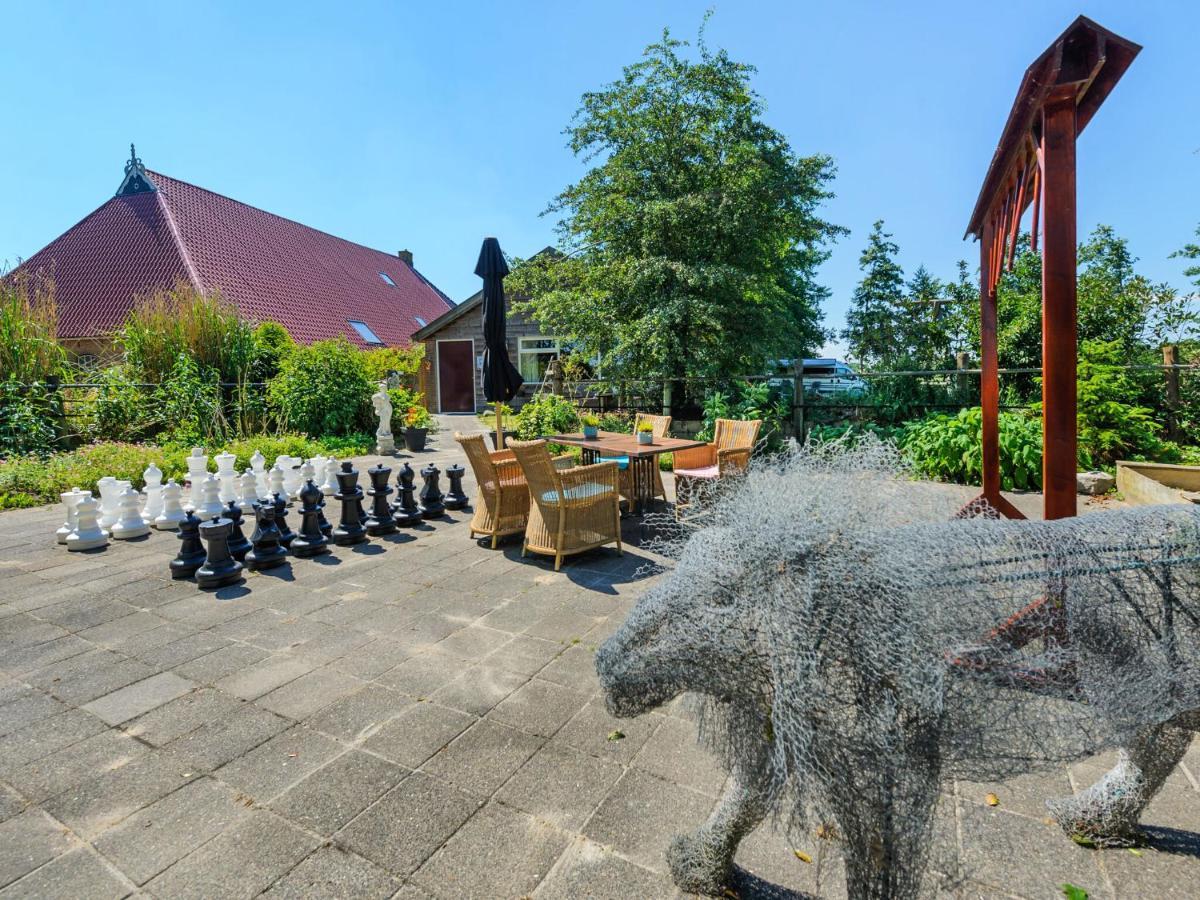 Enticing Holiday Home In Eastermar Near Burgumer Mar Lake Hoogzand Exteriör bild