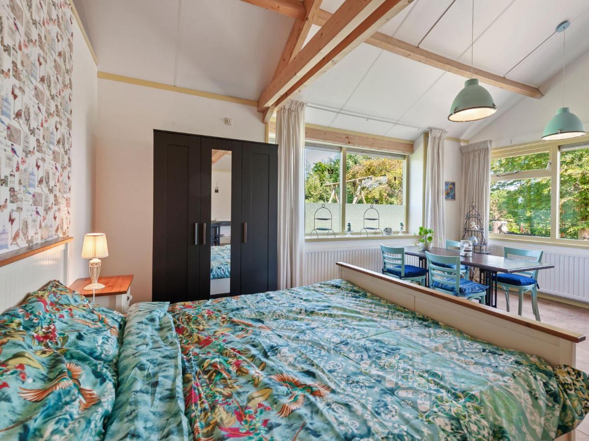 Enticing Holiday Home In Eastermar Near Burgumer Mar Lake Hoogzand Exteriör bild