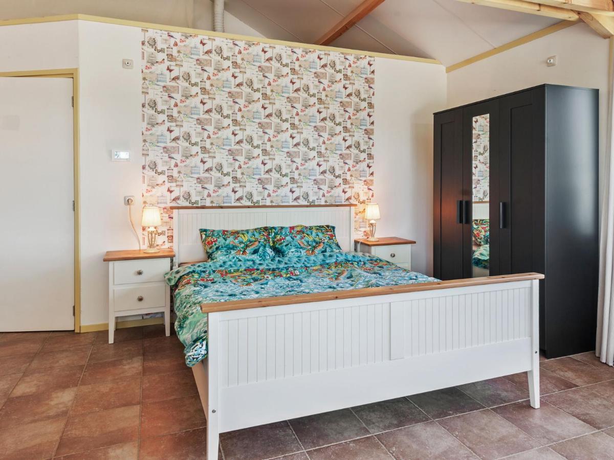 Enticing Holiday Home In Eastermar Near Burgumer Mar Lake Hoogzand Exteriör bild