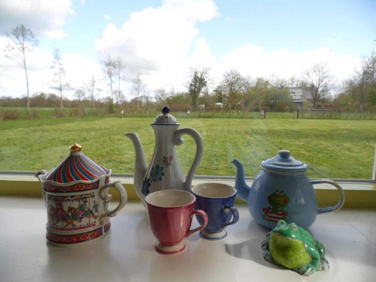 Enticing Holiday Home In Eastermar Near Burgumer Mar Lake Hoogzand Exteriör bild