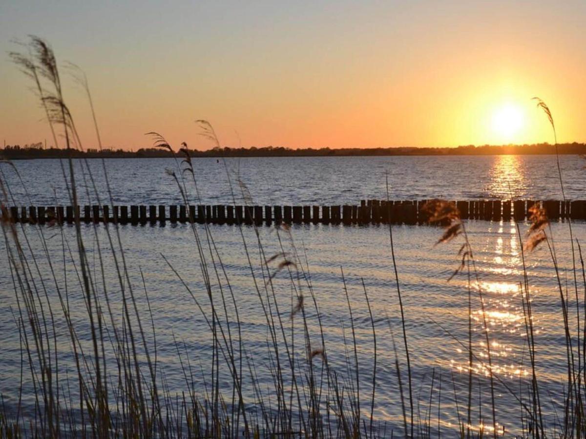 Enticing Holiday Home In Eastermar Near Burgumer Mar Lake Hoogzand Exteriör bild